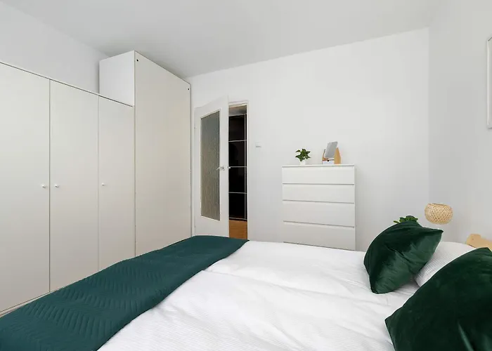 Spacious Narutowicza In Perfect For Remote Work By Renters Apartment *